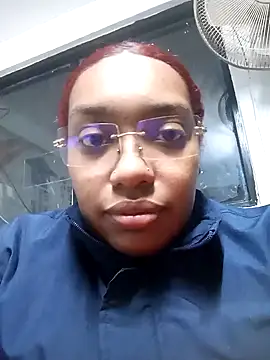 Snapshot of Cinnamon-Skin chatting on 12.31.24 Cinnamon-Skin online show from 12.31.24