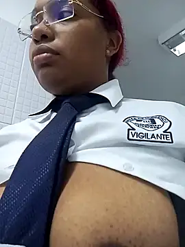 Snapshot of Cinnamon-Skin chatting on 12.31.24 Cinnamon-Skin online show from 12.31.24