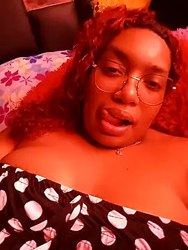 Snapshot of Cinnamon-Skin chatting on 01.19.25 Cinnamon-Skin online show from 01.19.25