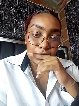 Snapshot of Cinnamon-Skin chatting on 01.30.25 Cinnamon-Skin online show from 01.30.25