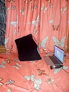 Snapshot of Cinnamon-Skin chatting on 01.30.25 Cinnamon-Skin online show from 01.30.25