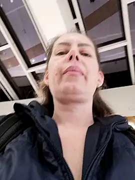 Snapshot of uber_babe chatting on 01.28.25 uber babe online show from 01.28.25