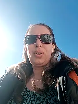 Snapshot of uber_babe chatting on 12.01.25 uber babe online show from 12.01.25