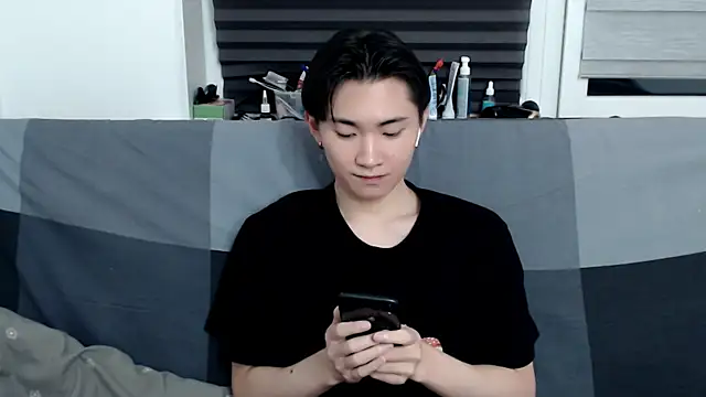 Miram Yu online show from 01.26.25