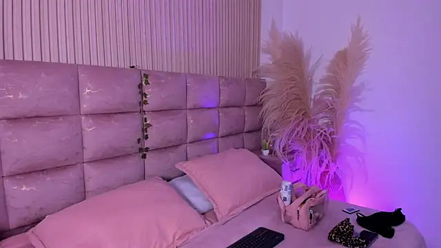 HannaRhodes online show from 07.08.26