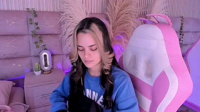 HannaRhodes online show from 07.14.26