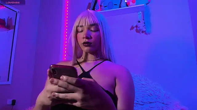 MadelineBenet online show from 02.06.25