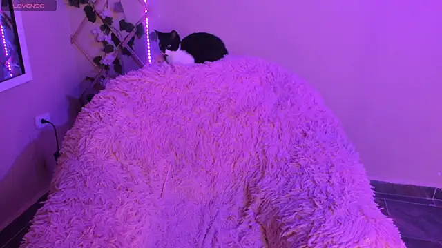 MadelineBenet online show from 09.29.25