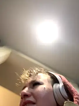 sluttysmiley online show from 12.14.25