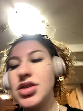 sluttysmiley online show from 12.17.25