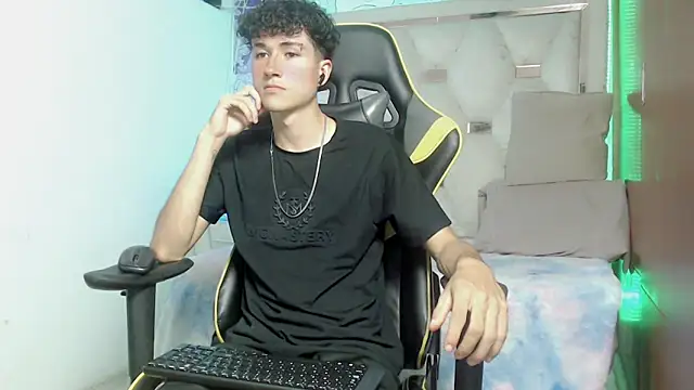 johnny cagee online show from 11.08.25