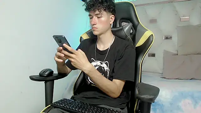 johnny cagee online show from 11.13.25