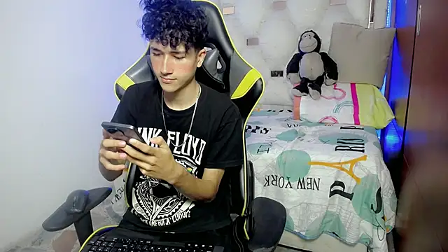 johnny cagee online show from 11.22.25