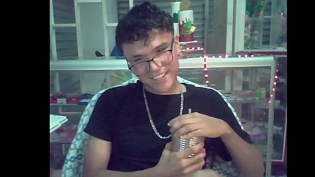 Snapshot of Baby_Cream chatting on 12.10.24 Baby Cream online show from 12.10.24