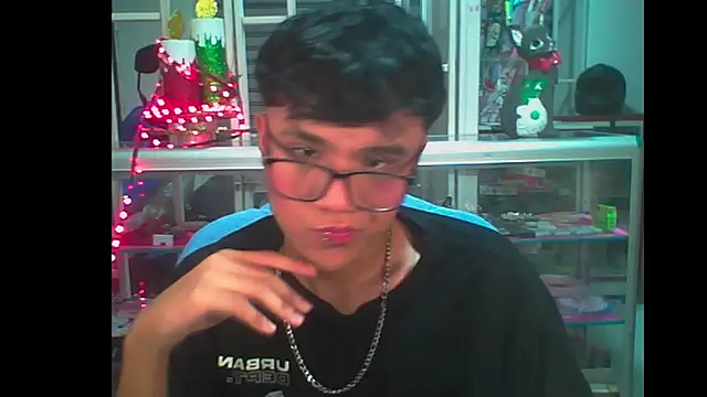 Snapshot of Baby_Cream chatting on 12.11.24 Baby Cream online show from 12.11.24