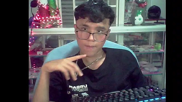 Snapshot of Baby_Cream chatting on 12.11.24 Baby Cream online show from 12.11.24