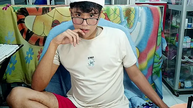 Snapshot of Baby_Cream chatting on 12.17.24 Baby Cream online show from 12.17.24