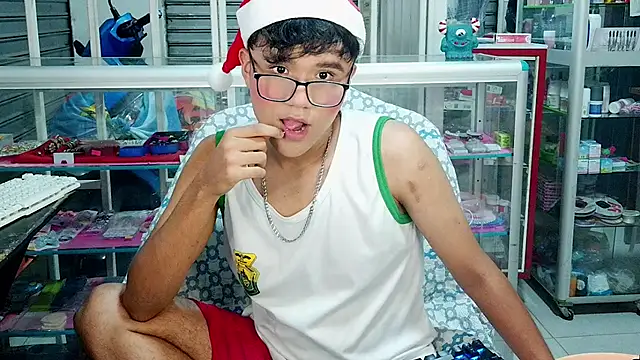 Snapshot of Baby_Cream chatting on 12.18.24 Baby Cream online show from 12.18.24