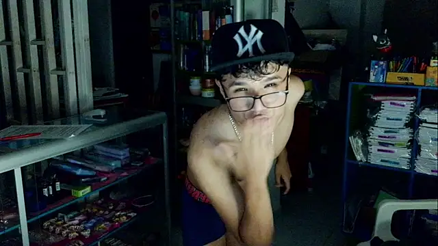 Snapshot of Baby_Cream chatting on 02.05.25 Baby Cream online show from 02.05.25