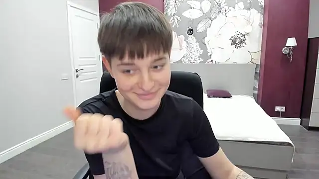 EmiliaYours online show from 01.05.26