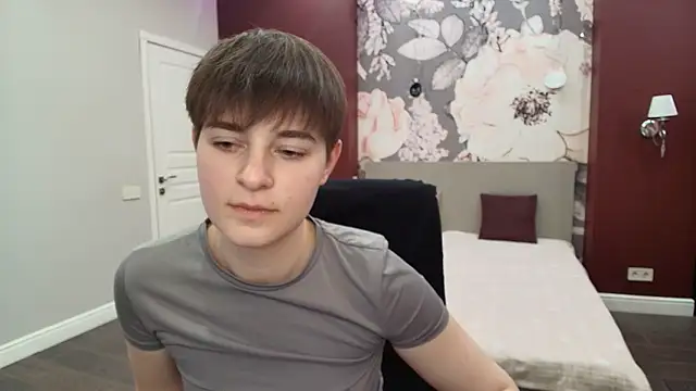 EmiliaYours online show from 04.05.26