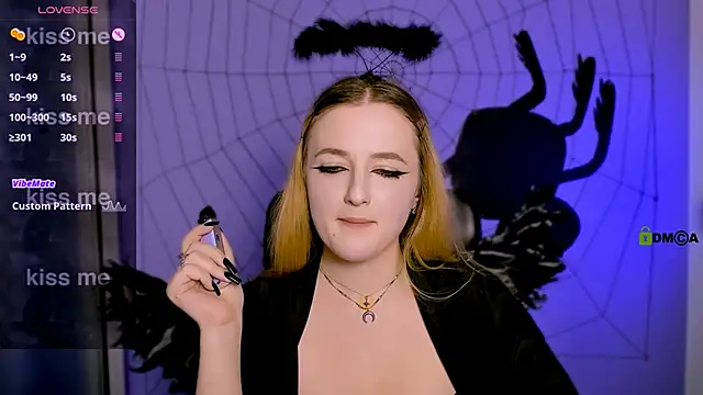 luna berryy online show from 10.20.25