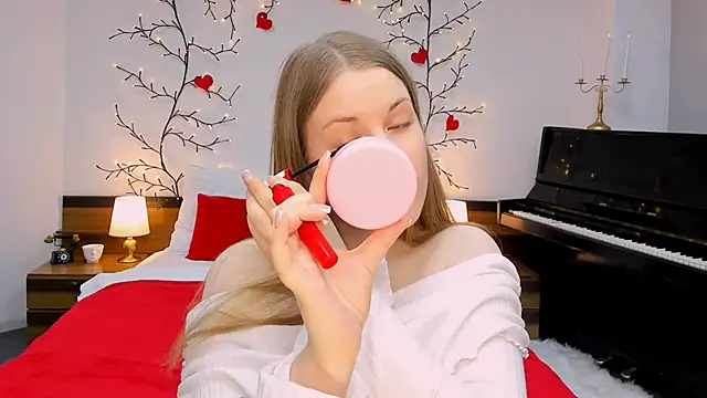 holy kitty online show from 03.19.25