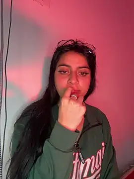 Snapshot of Cassie-millers chatting on 12.04.24 Cassie-millers online show from 12.04.24