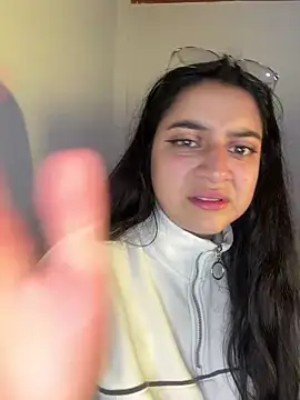 Snapshot of Cassie-millers chatting on 12.05.24 Cassie-millers online show from 12.05.24