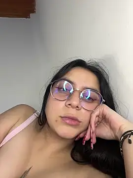 Snapshot of Cassie-millers chatting on 12.18.24 Cassie-millers online show from 12.18.24