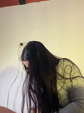 Snapshot of Cassie-millers chatting on 12.19.24 Cassie-millers online show from 12.19.24