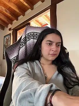 Snapshot of Cassie-millers chatting on 01.08.25 Cassie-millers online show from 01.08.25