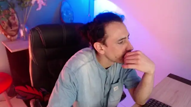 Sr Magnus  online show from 03.19.25