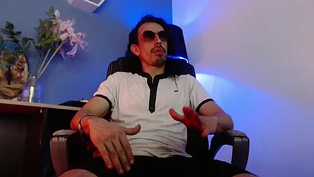 Sr Magnus  online show from 03.19.25