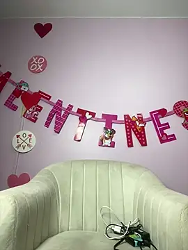 Kyna euphoria online show from 02.12.25