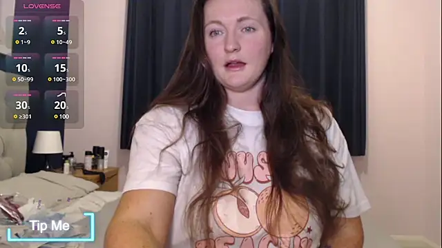 Snapshot of BustyBonnieUK chatting on 12.18.24 BustyBonnieUK online show from 12.18.24