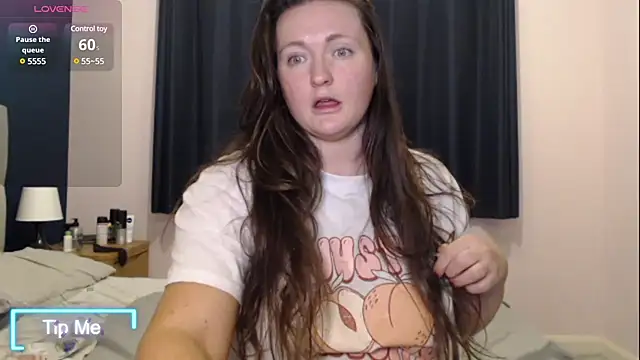 Snapshot of BustyBonnieUK chatting on 12.18.24 BustyBonnieUK online show from 12.18.24
