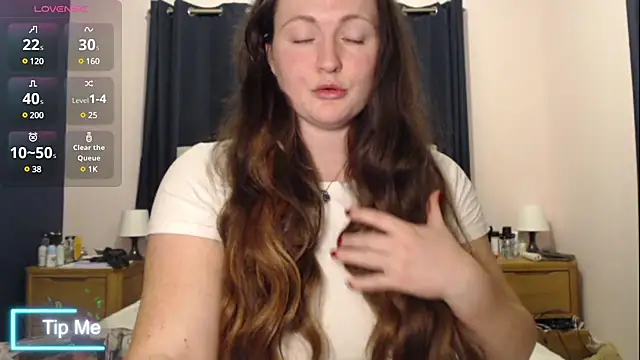 Snapshot of BustyBonnieUK chatting on 12.23.24 BustyBonnieUK online show from 12.23.24
