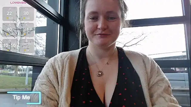 Snapshot of BustyBonnieUK chatting on 01.24.25 BustyBonnieUK online show from 01.24.25