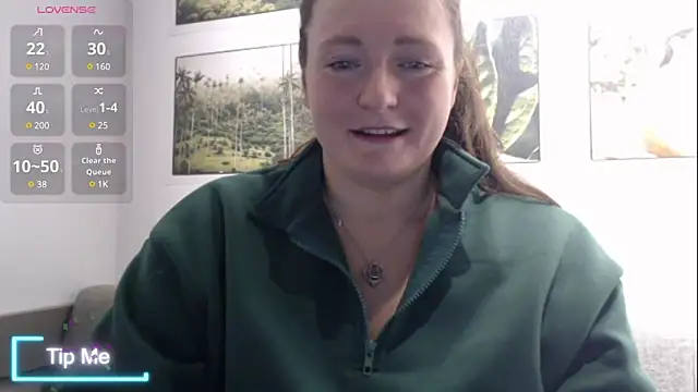 Snapshot of BustyBonnieUK chatting on 01.28.25 BustyBonnieUK online show from 01.28.25
