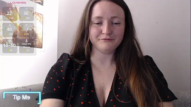 Snapshot of BustyBonnieUK chatting on 02.14.25 BustyBonnieUK online show from 02.14.25