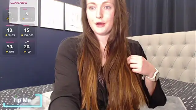 Snapshot of BustyBonnieUK chatting on 03.10.25 BustyBonnieUK online show from 03.10.25