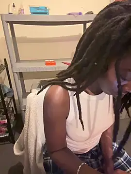 Snapshot of choclatepeaach chatting on 11.04.25 choclatepeaach online show from 11.04.25