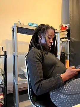 Snapshot of choclatepeaach chatting on 11.05.25 choclatepeaach online show from 11.05.25