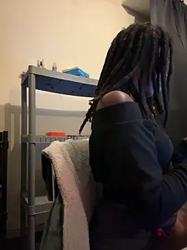 Snapshot of choclatepeaach chatting on 11.10.25 choclatepeaach online show from 11.10.25