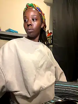 Snapshot of choclatepeaach chatting on 11.11.25 choclatepeaach online show from 11.11.25