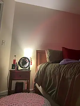 Snapshot of choclatepeaach chatting on 12.13.25 choclatepeaach online show from 12.13.25