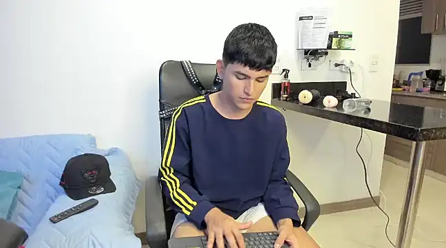 Snapshot of Lyam_ap chatting on 01.13.25 Lyam ap online show from 01.13.25