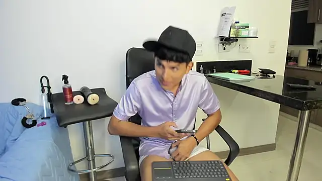 Snapshot of Lyam_ap chatting on 01.18.25 Lyam ap online show from 01.18.25