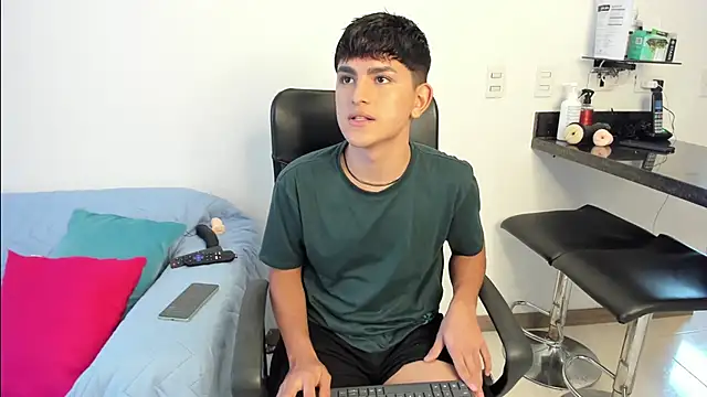 Snapshot of Lyam_ap chatting on 02.20.25 Lyam ap online show from 02.20.25